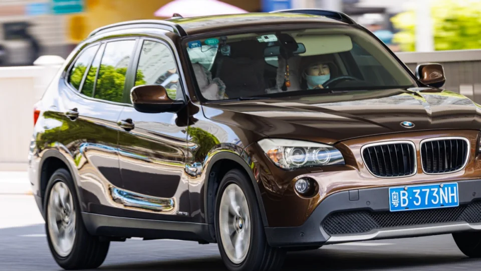 BMW X1 sDrive18i - ảnh chi tiết 1