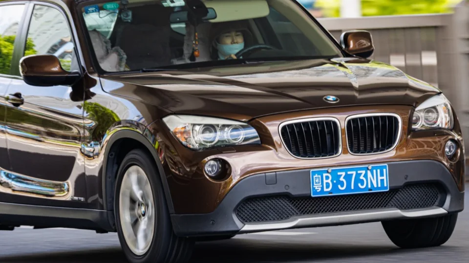BMW X1 sDrive18i - ảnh chi tiết 2