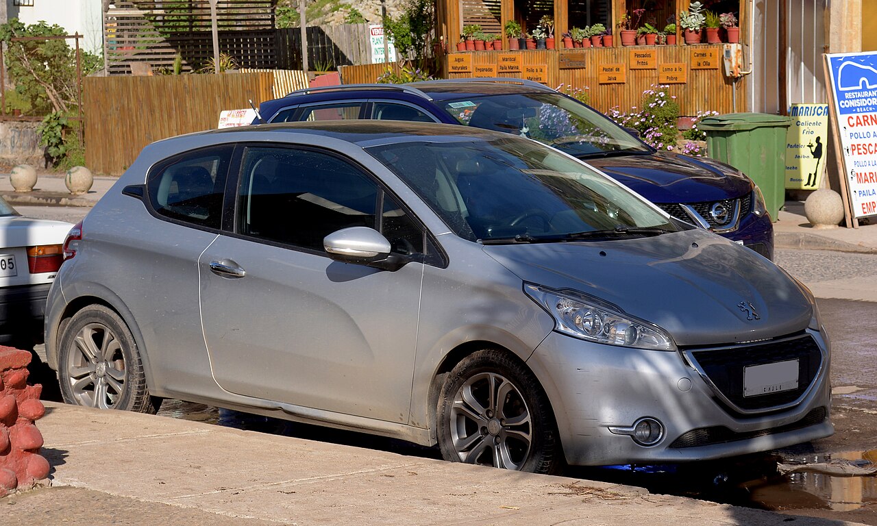 Peugeot 208 1.6 AT