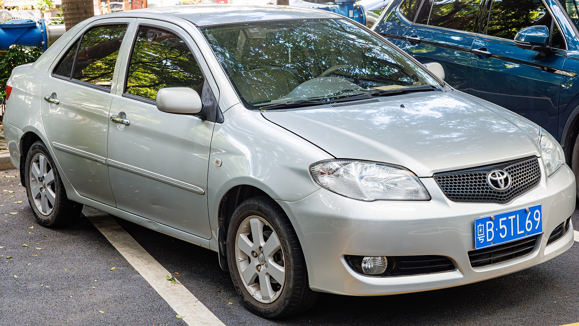 Toyota Vios E 1.5 MT · góc thân xe