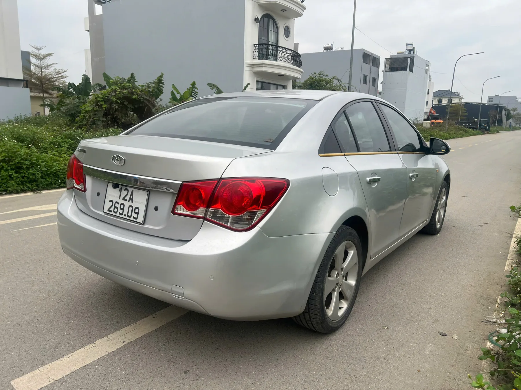 Daewoo Lacetti 2009 màu bạc, xe còn rất đẹp, thân vỏ keo chỉ zin, máy gầm ngon - ảnh 4