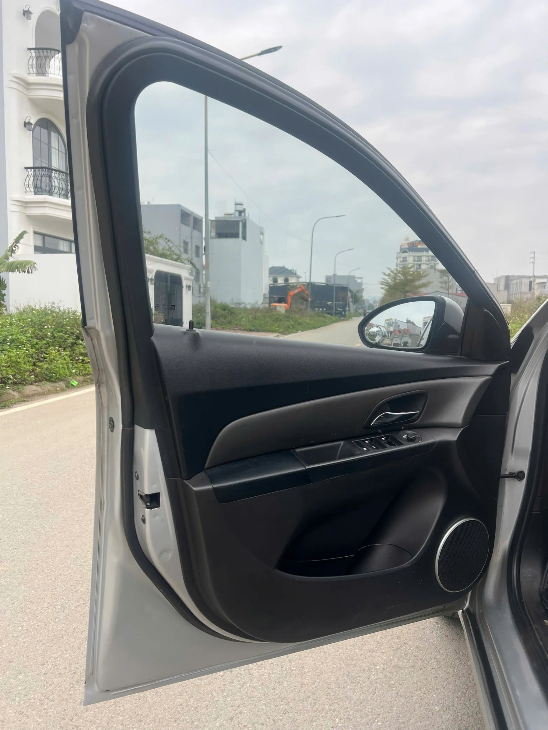 Daewoo Lacetti 2009 màu bạc, xe còn rất đẹp, thân vỏ keo chỉ zin, máy gầm ngon - ảnh 5