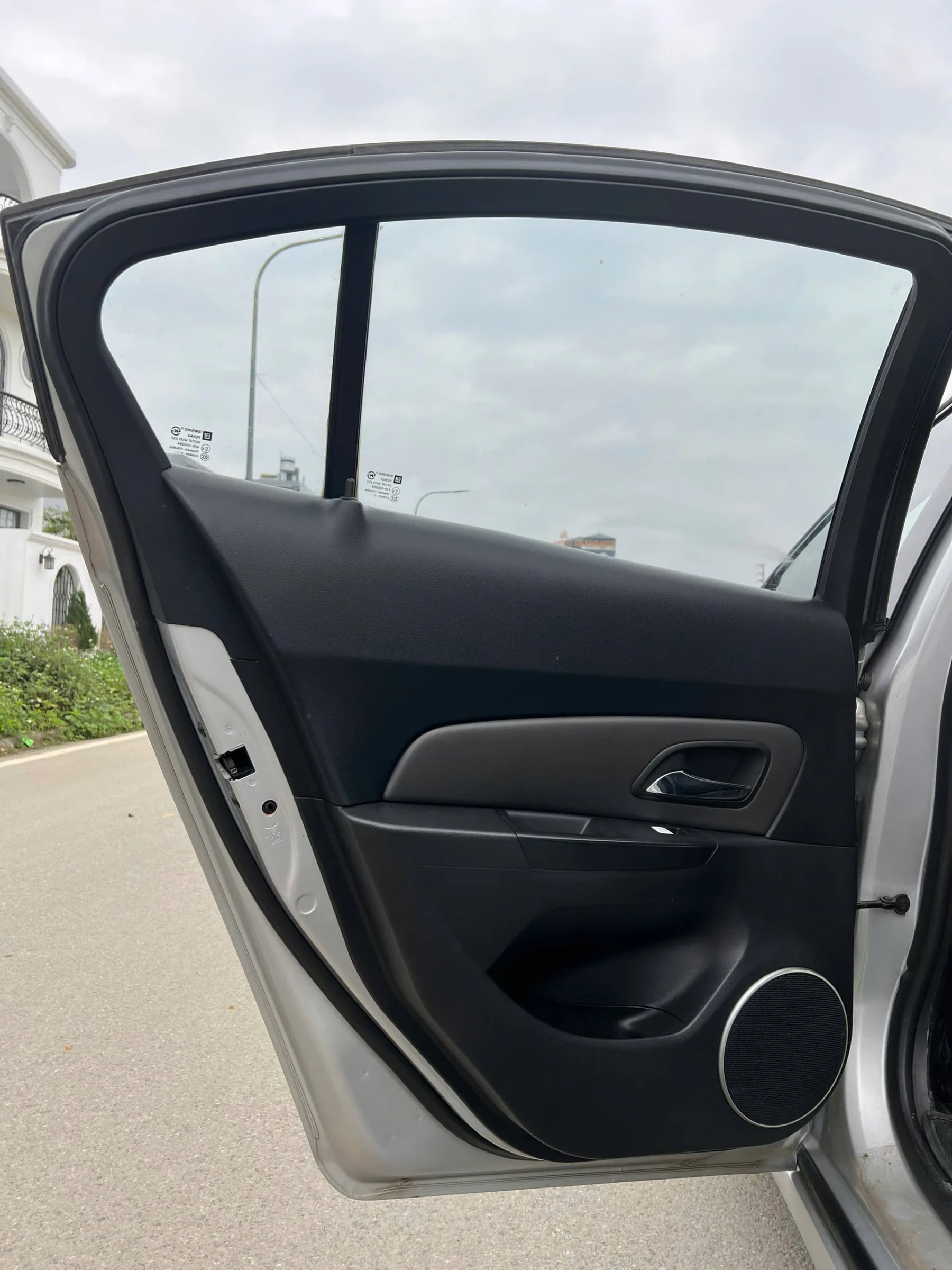 Daewoo Lacetti 2009 màu bạc, xe còn rất đẹp, thân vỏ keo chỉ zin, máy gầm ngon - ảnh 8