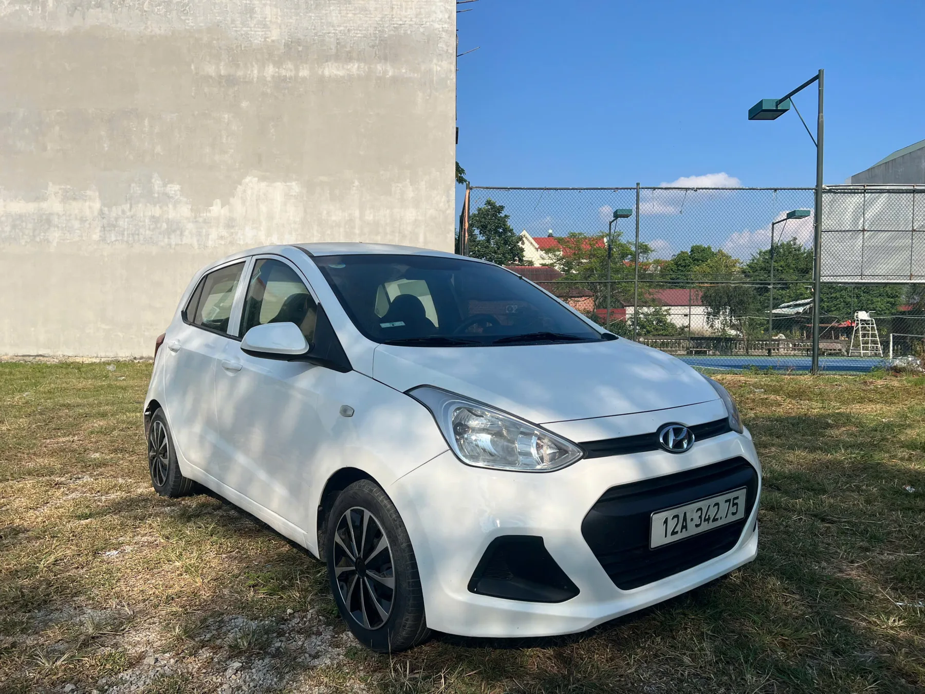 Hyundai Grand i10 2014 · Màu trắng xe rất đẹp và chất