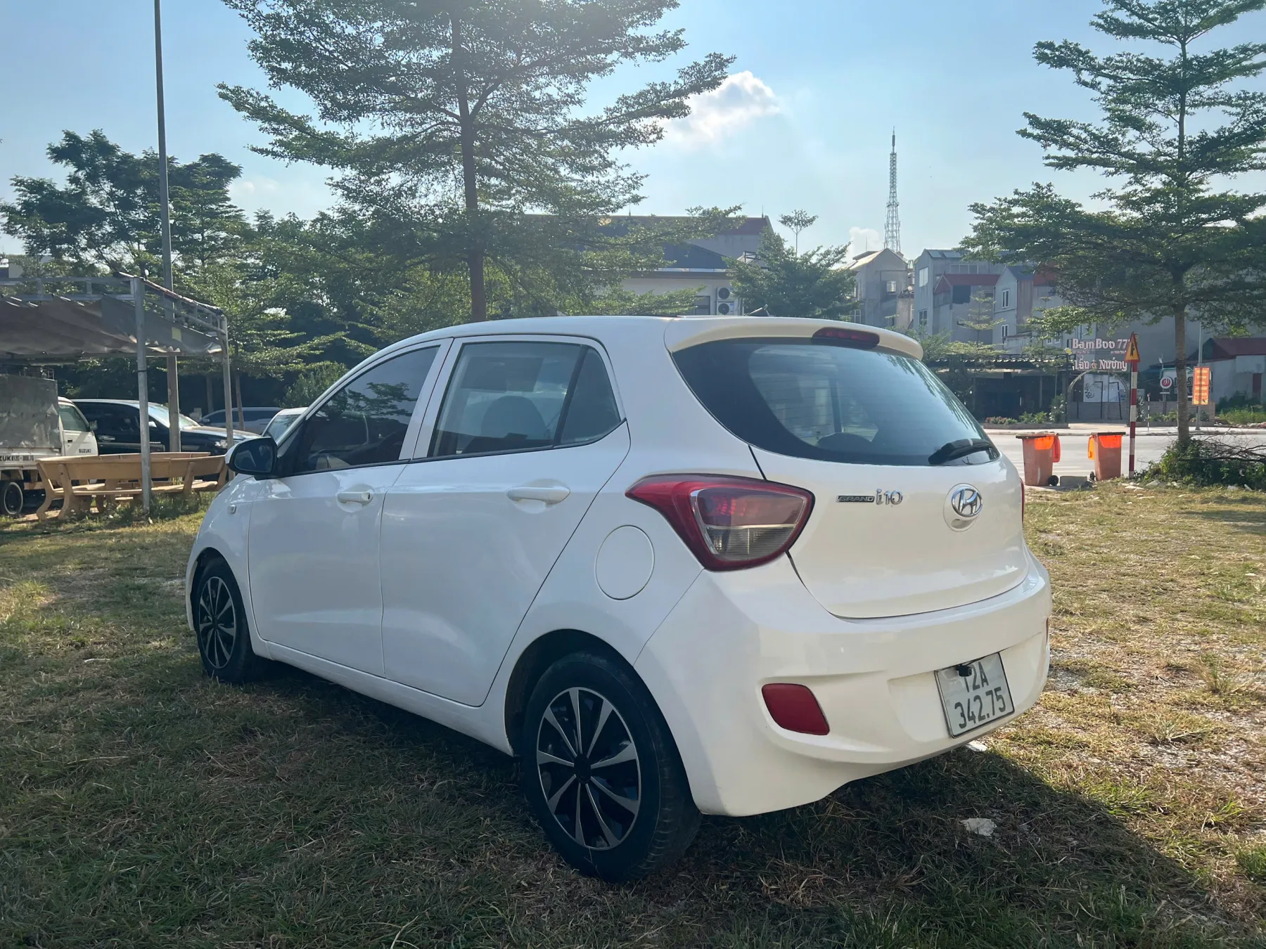 Hyundai Grand i10 2014 · Màu trắng xe rất đẹp và chất - ảnh 4