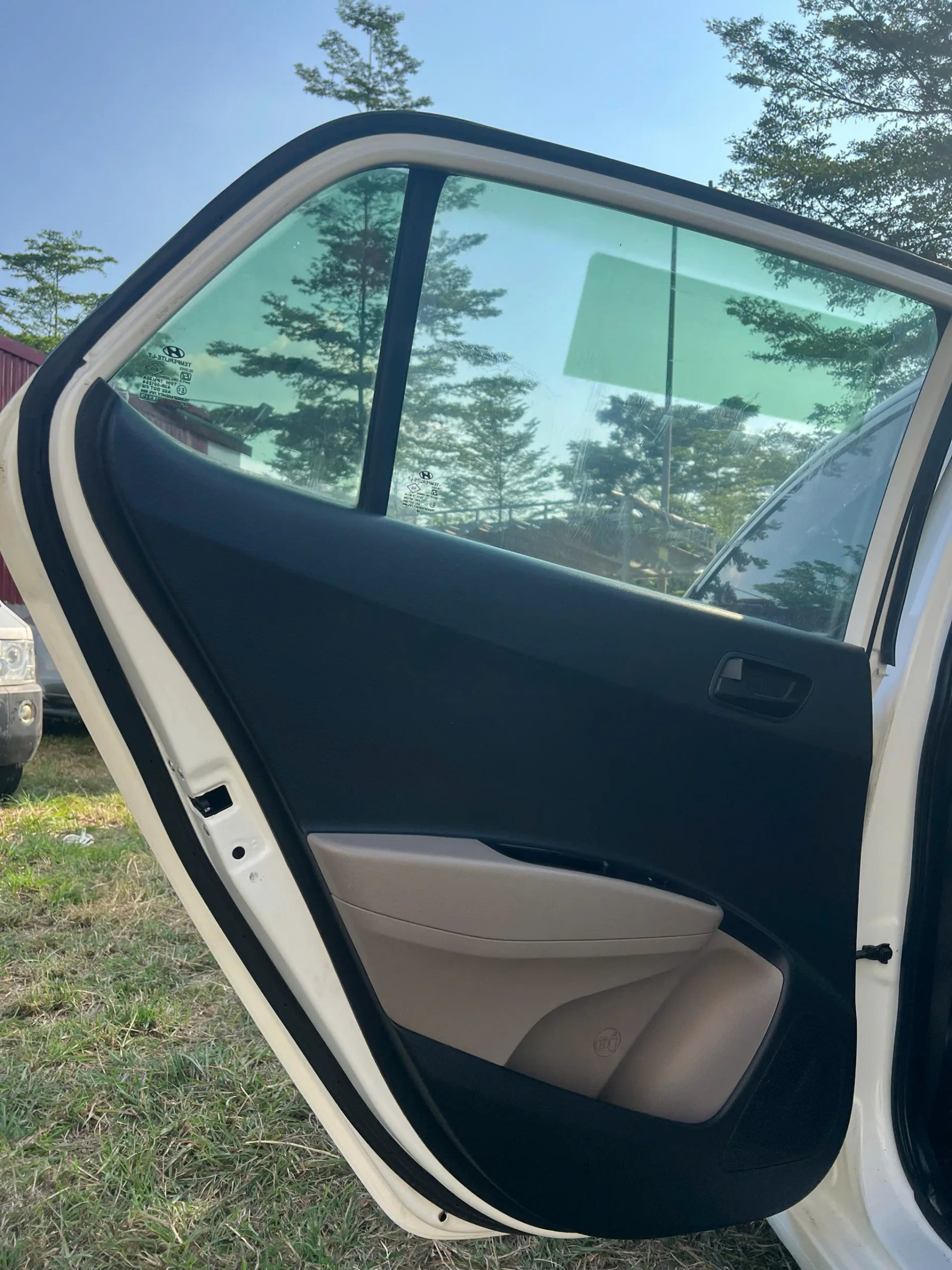 Hyundai Grand i10 2014 · Màu trắng xe rất đẹp và chất - ảnh 5