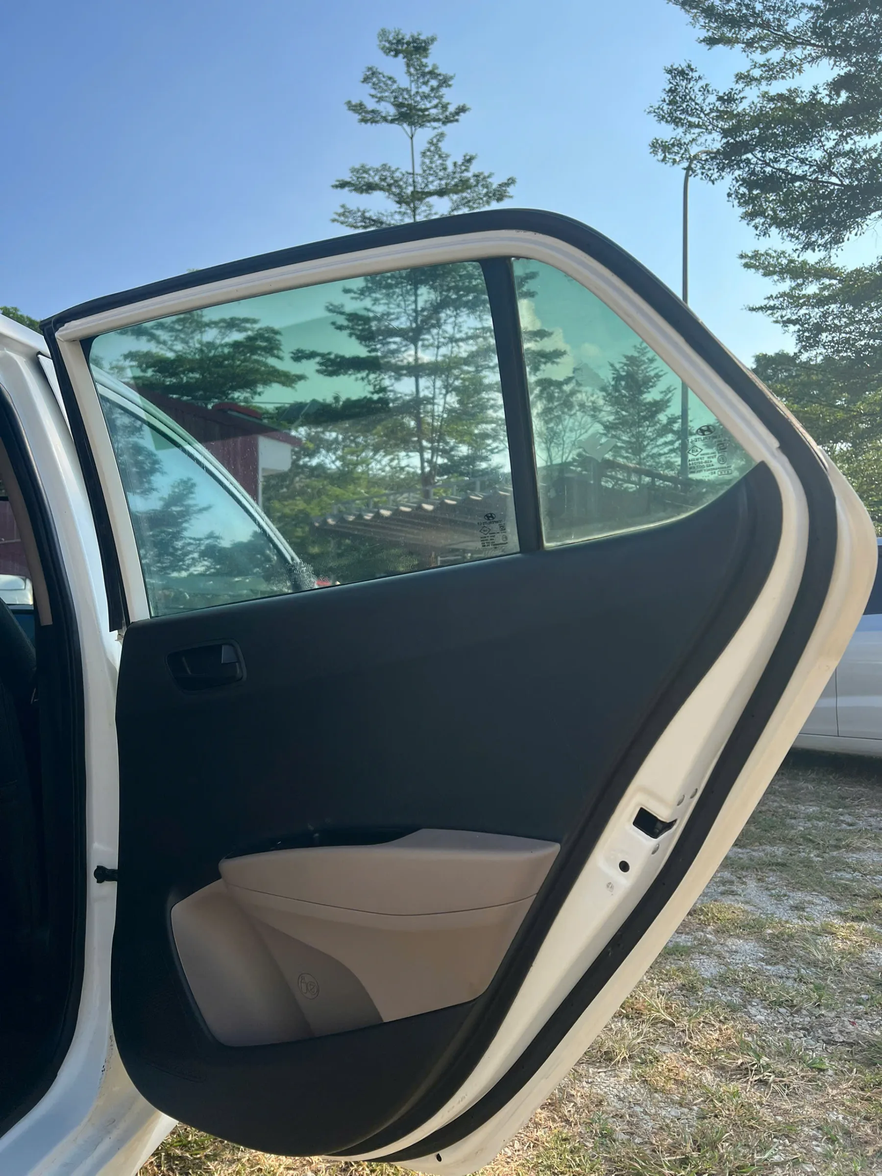 Hyundai Grand i10 2014 · Màu trắng xe rất đẹp và chất - ảnh 6