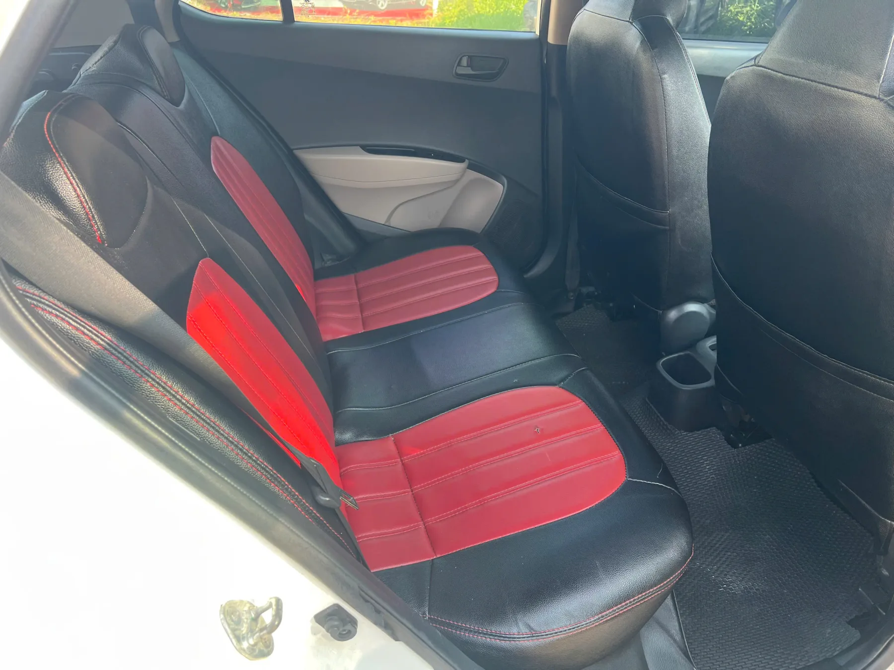 Hyundai Grand i10 2014 · Màu trắng xe rất đẹp và chất - ảnh 9
