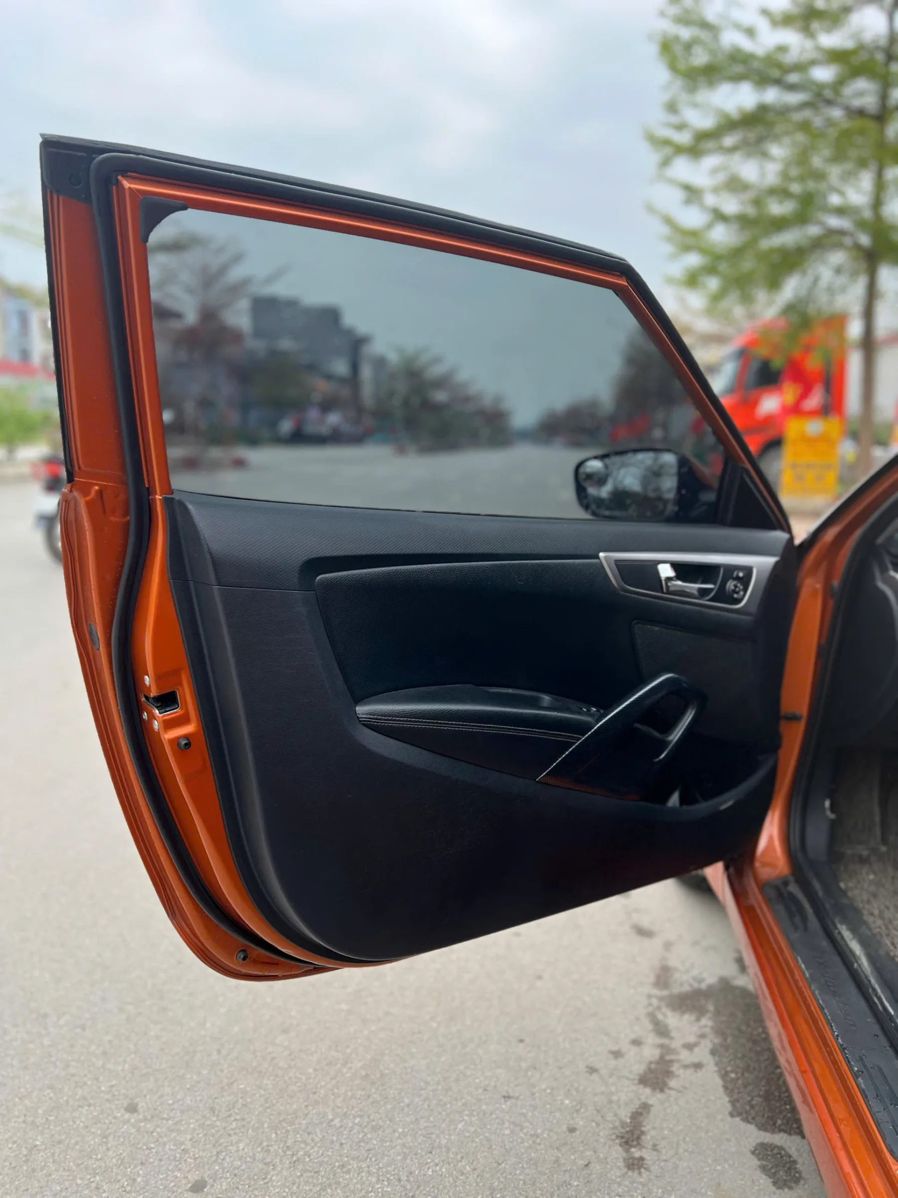 Hyundai Veloster 2011 màu vàng cam, xe rất đẹp - ảnh chi tiết 1