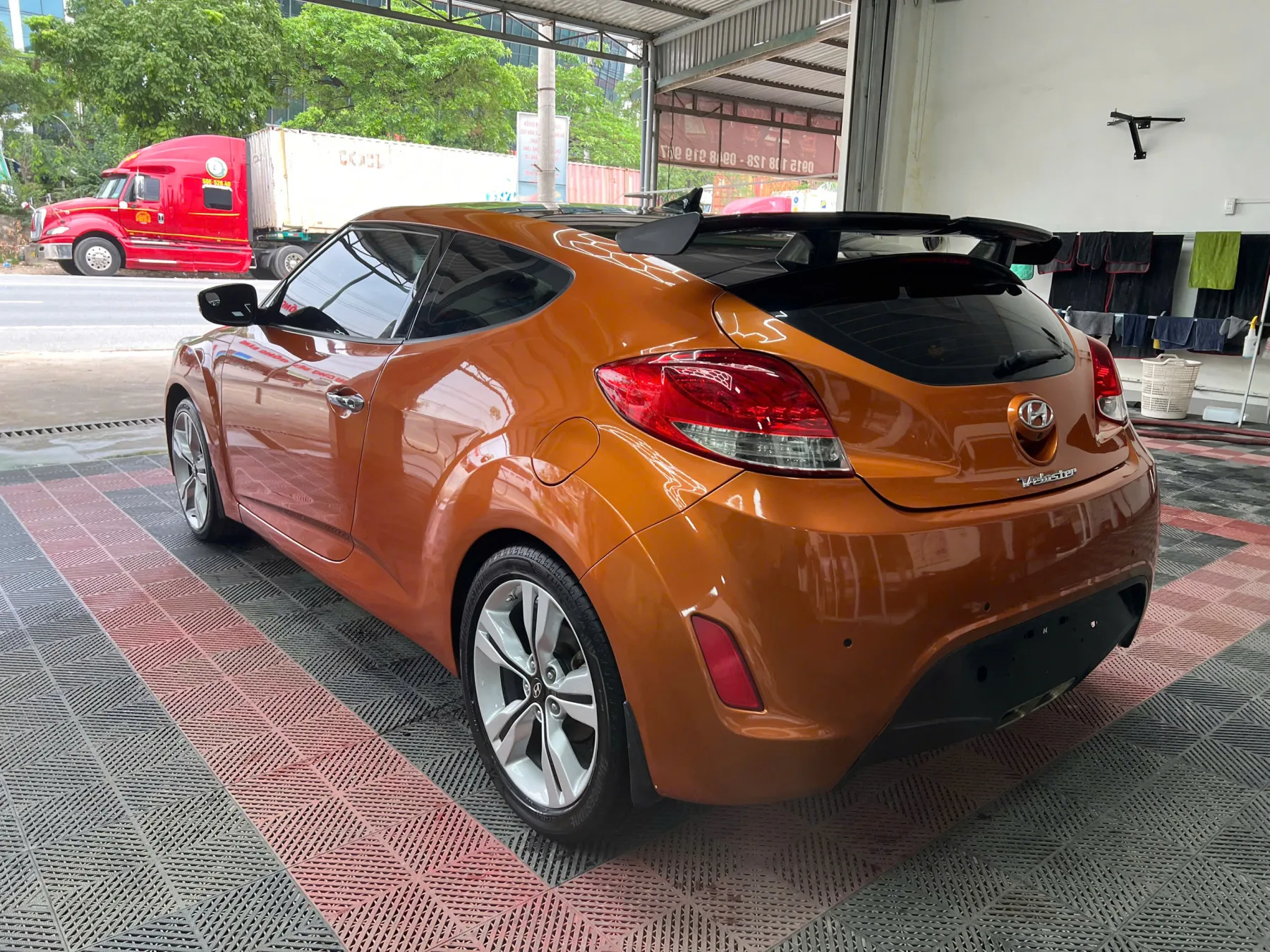 Hyundai Veloster 2011 màu vàng cam, xe rất đẹp - ảnh 4