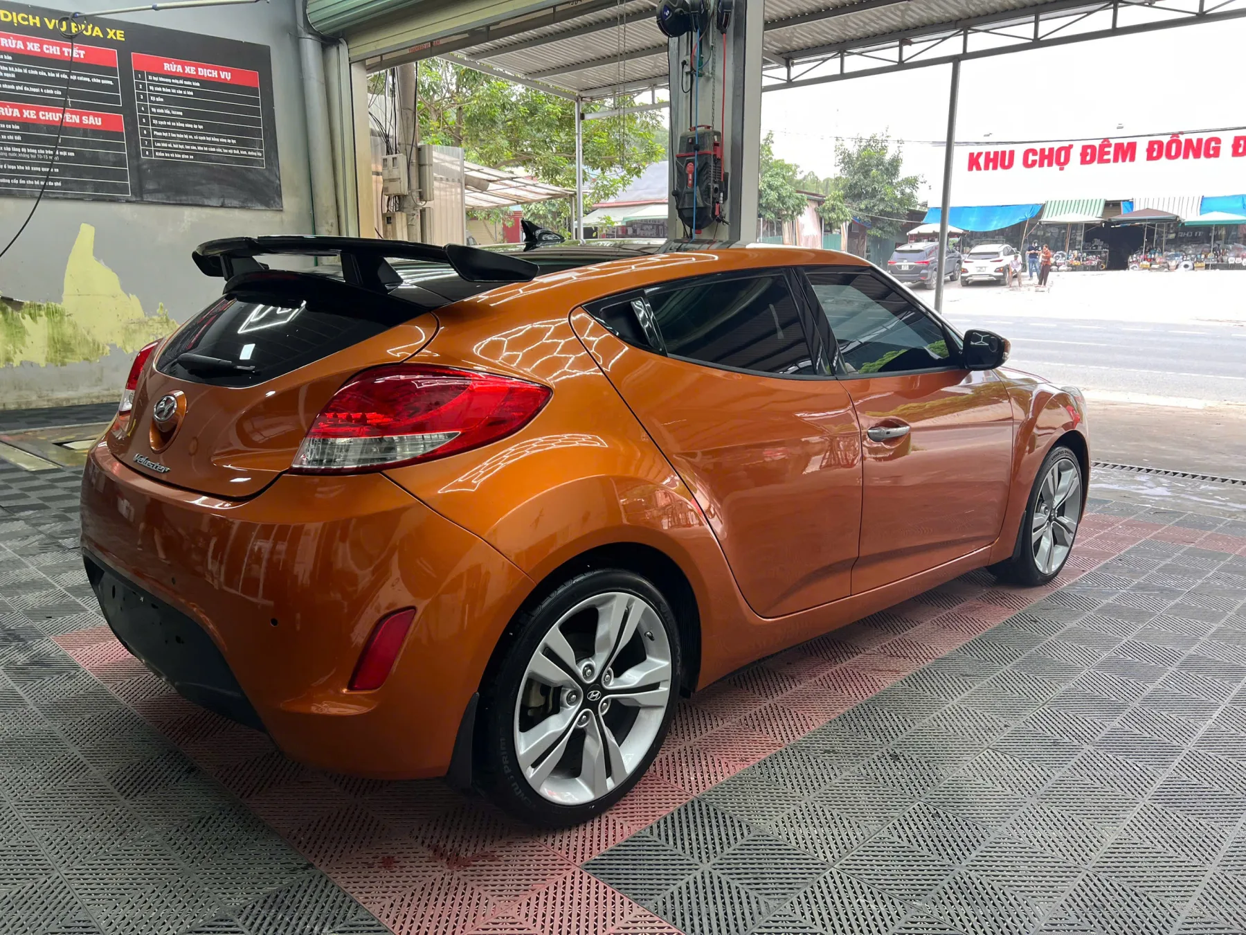 Hyundai Veloster 2011 màu vàng cam, xe rất đẹp - ảnh 5