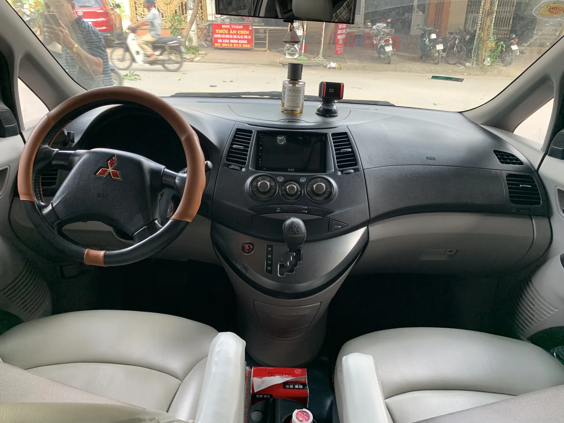 Mitsubishi Grandis 2.4 AT 2005 - ảnh 8