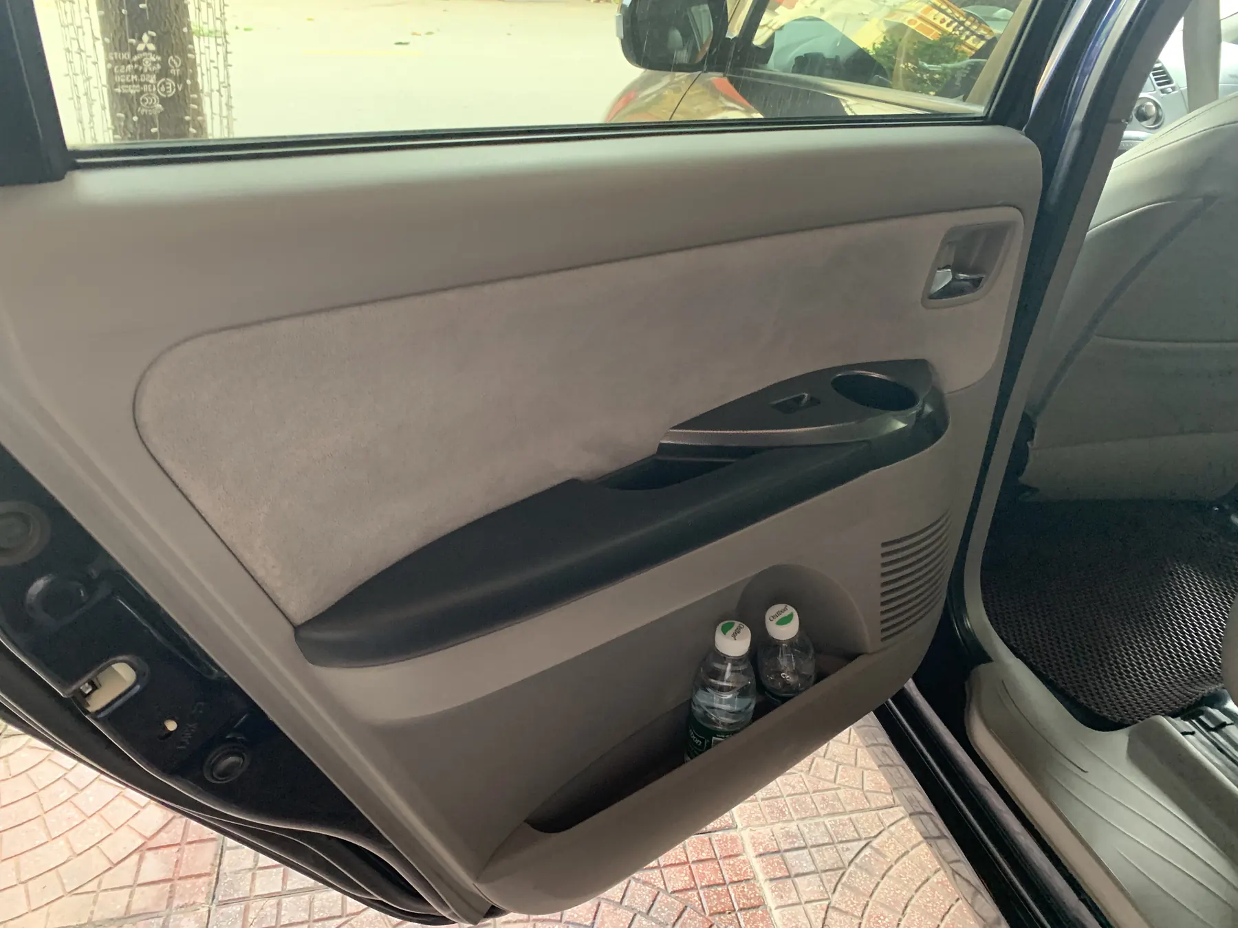 Mitsubishi Grandis 2.4 AT 2005 - ảnh 10