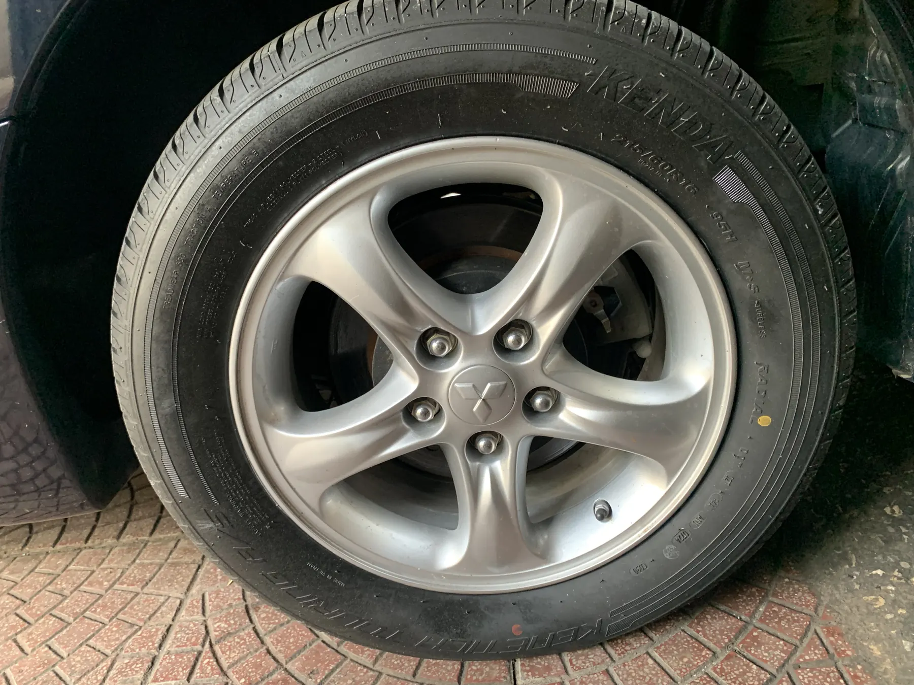 Mitsubishi Grandis 2.4 AT 2005 - ảnh 11